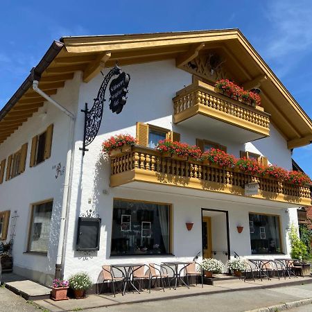 Gaestehaus U Ferienwohnungen Veronika Incl Fruehstuecksbuffet Und Koenigscard Mit 200 Kostenlosen Attraktionen Унтерамергау Екстериор снимка