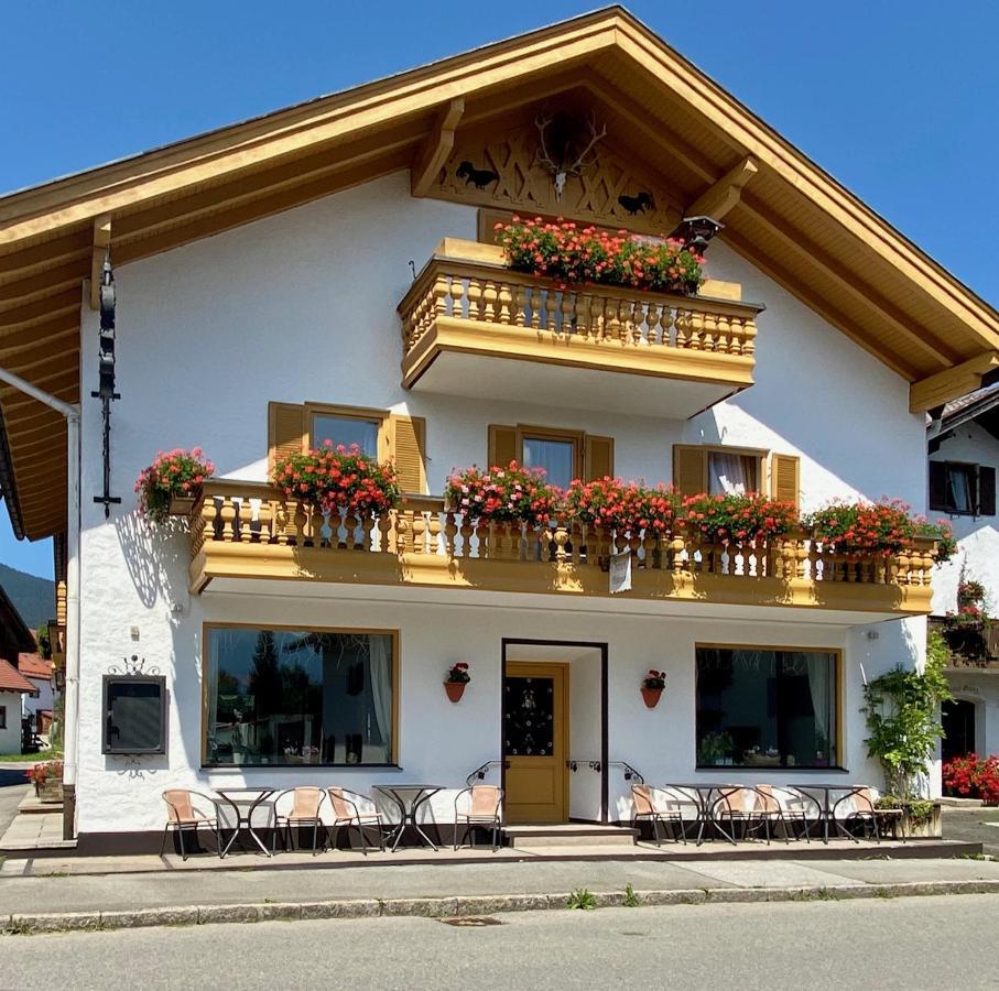 Gaestehaus U Ferienwohnungen Veronika Incl Fruehstuecksbuffet Und Koenigscard Mit 200 Kostenlosen Attraktionen Унтерамергау Екстериор снимка