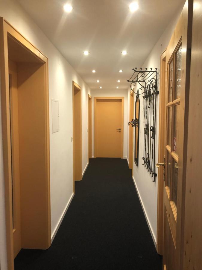 Gaestehaus U Ferienwohnungen Veronika Incl Fruehstuecksbuffet Und Koenigscard Mit 200 Kostenlosen Attraktionen Унтерамергау Екстериор снимка