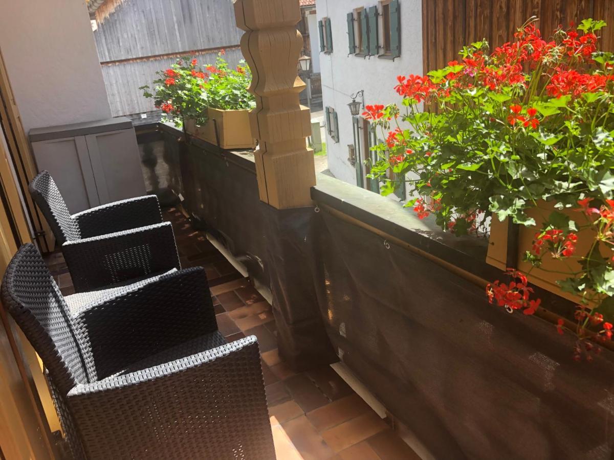 Gaestehaus U Ferienwohnungen Veronika Incl Fruehstuecksbuffet Und Koenigscard Mit 200 Kostenlosen Attraktionen Унтерамергау Екстериор снимка
