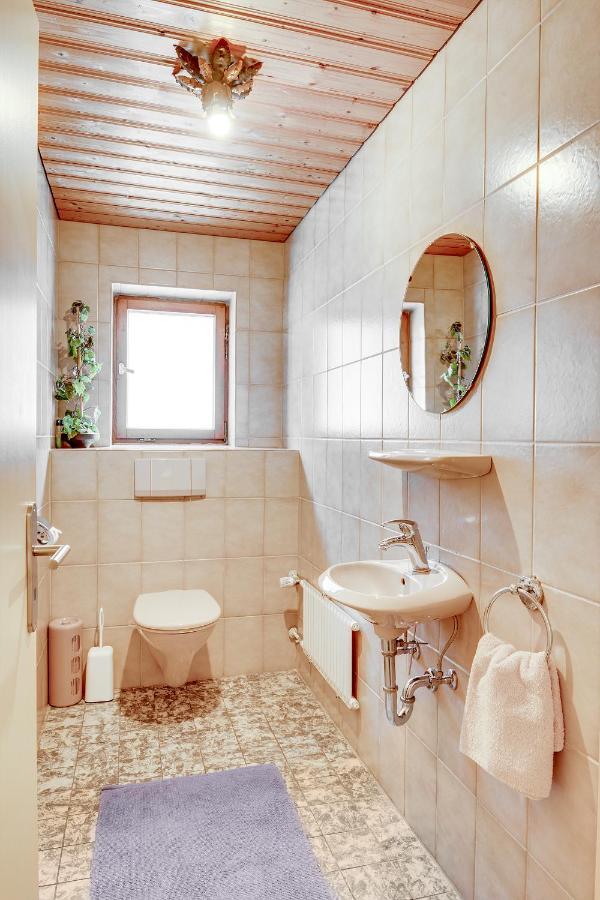 Gaestehaus U Ferienwohnungen Veronika Incl Fruehstuecksbuffet Und Koenigscard Mit 200 Kostenlosen Attraktionen Унтерамергау Екстериор снимка