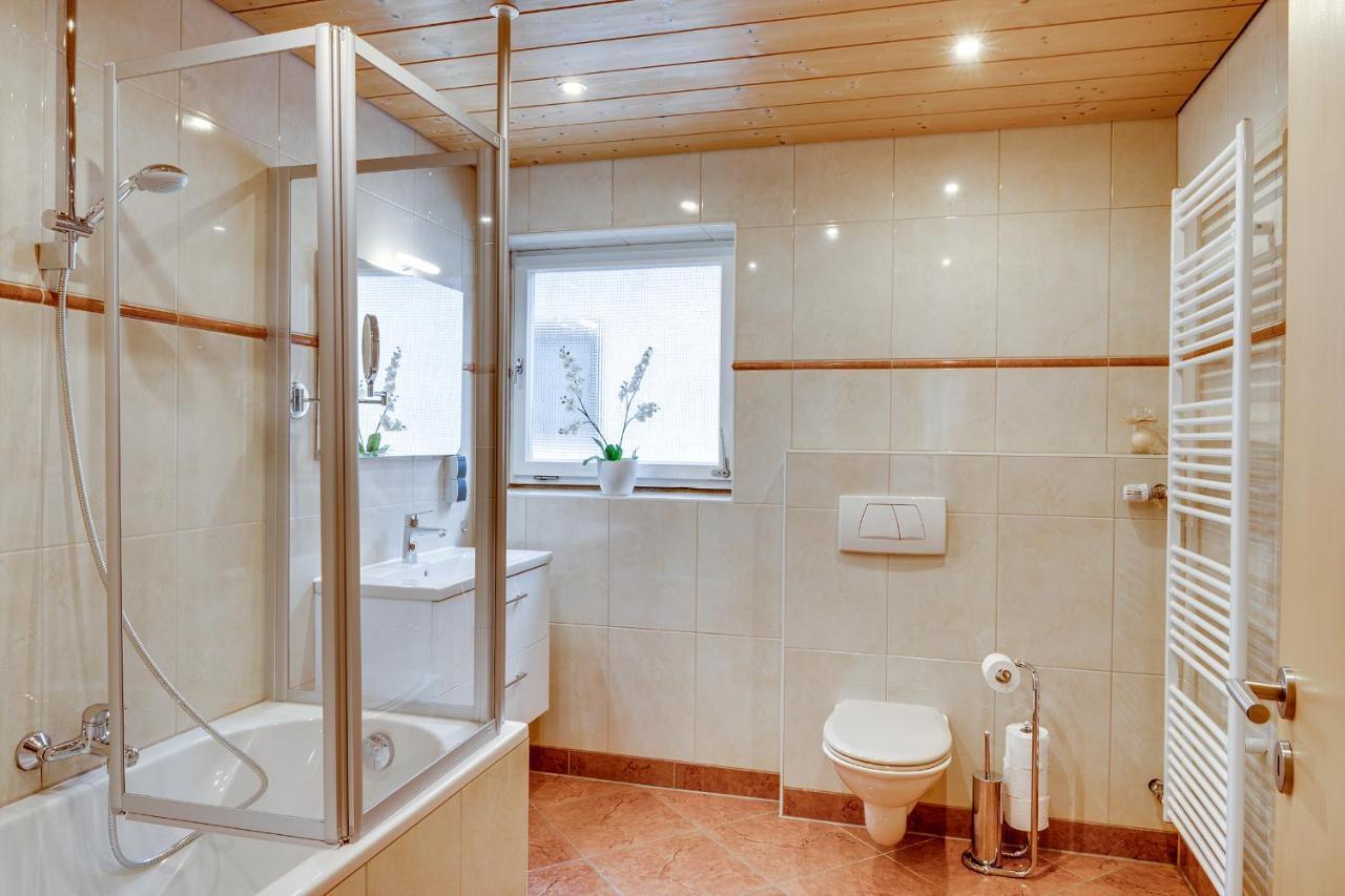 Gaestehaus U Ferienwohnungen Veronika Incl Fruehstuecksbuffet Und Koenigscard Mit 200 Kostenlosen Attraktionen Унтерамергау Екстериор снимка