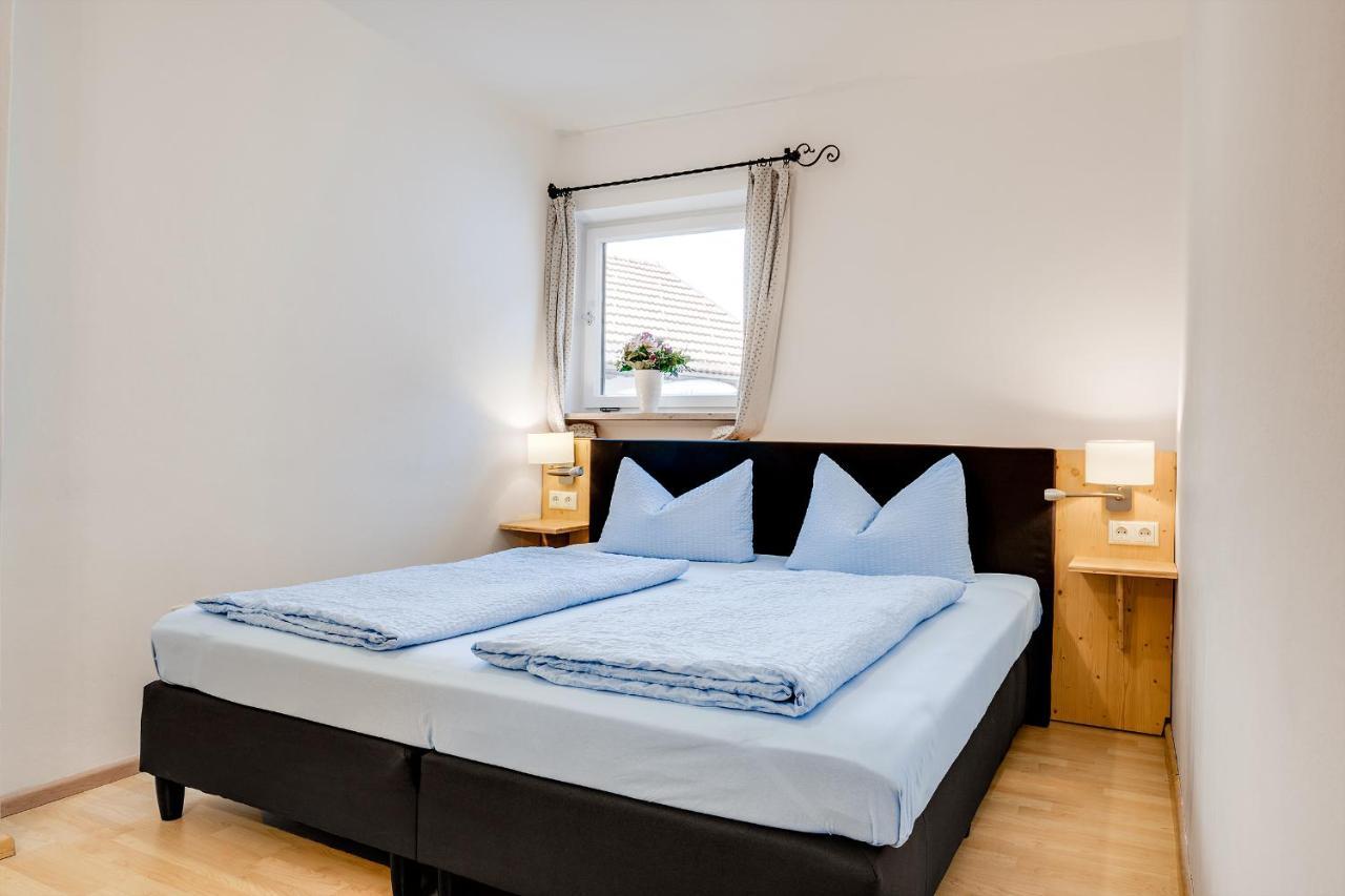 Gaestehaus U Ferienwohnungen Veronika Incl Fruehstuecksbuffet Und Koenigscard Mit 200 Kostenlosen Attraktionen Унтерамергау Екстериор снимка