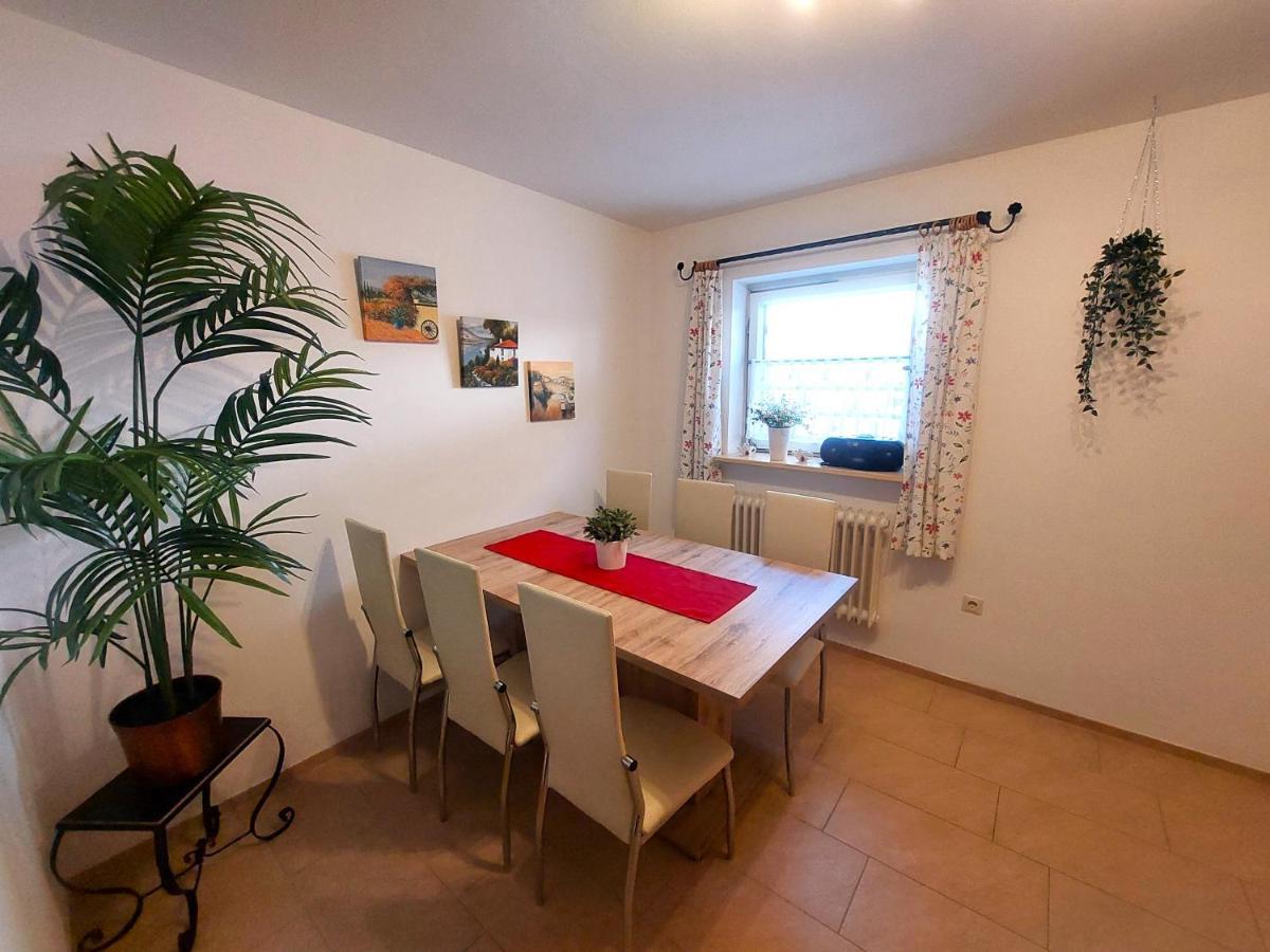 Gaestehaus U Ferienwohnungen Veronika Incl Fruehstuecksbuffet Und Koenigscard Mit 200 Kostenlosen Attraktionen Унтерамергау Екстериор снимка