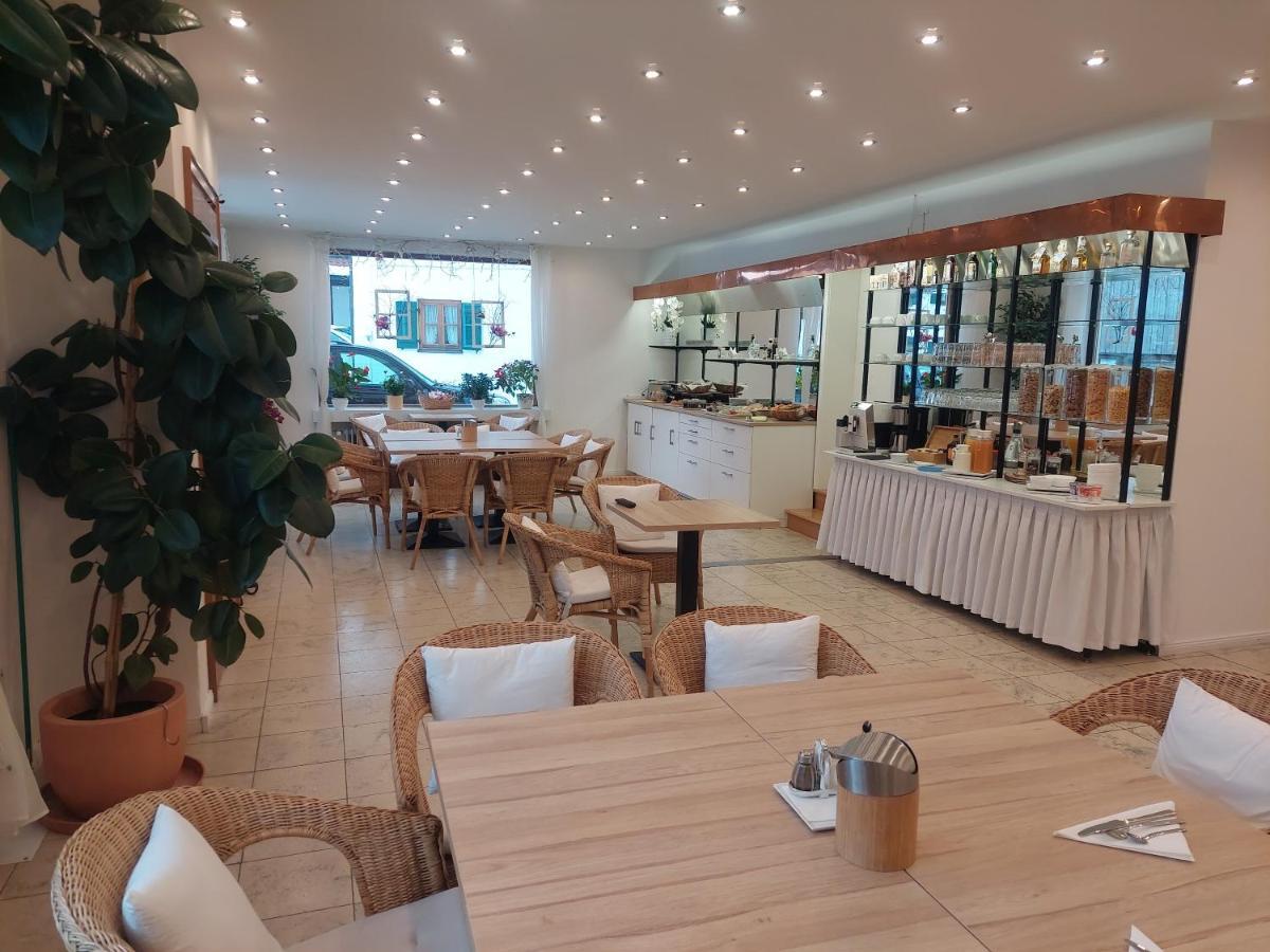 Gaestehaus U Ferienwohnungen Veronika Incl Fruehstuecksbuffet Und Koenigscard Mit 200 Kostenlosen Attraktionen Унтерамергау Екстериор снимка