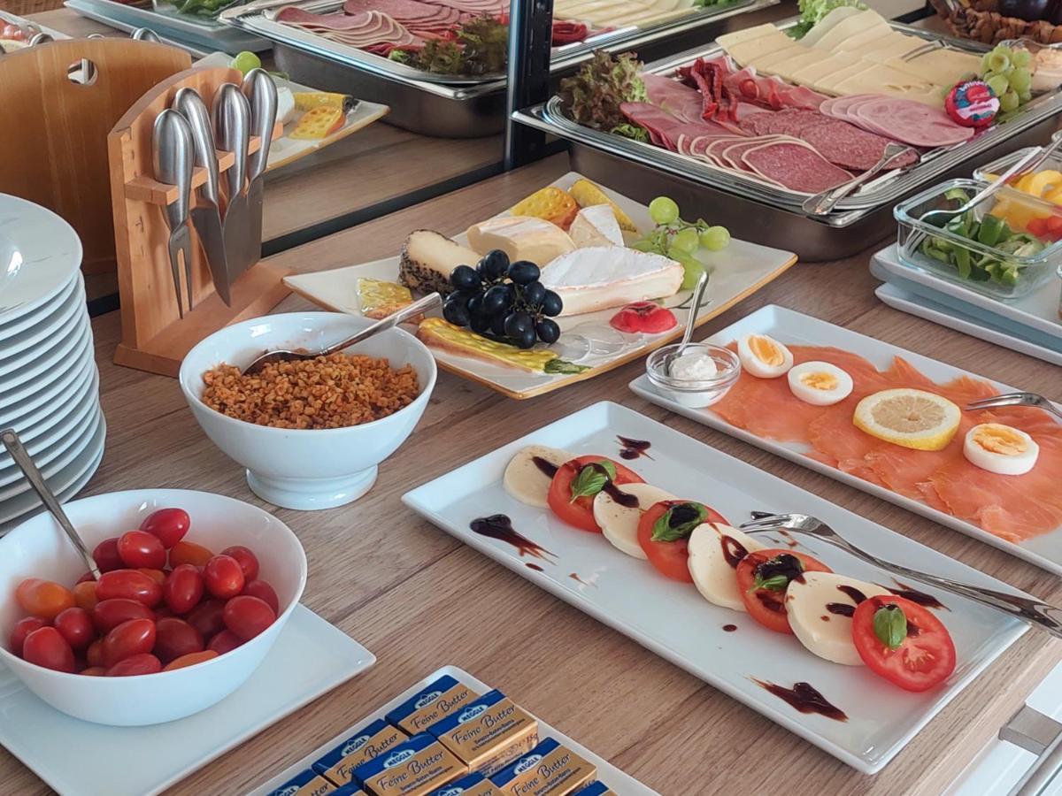 Gaestehaus U Ferienwohnungen Veronika Incl Fruehstuecksbuffet Und Koenigscard Mit 200 Kostenlosen Attraktionen Унтерамергау Екстериор снимка