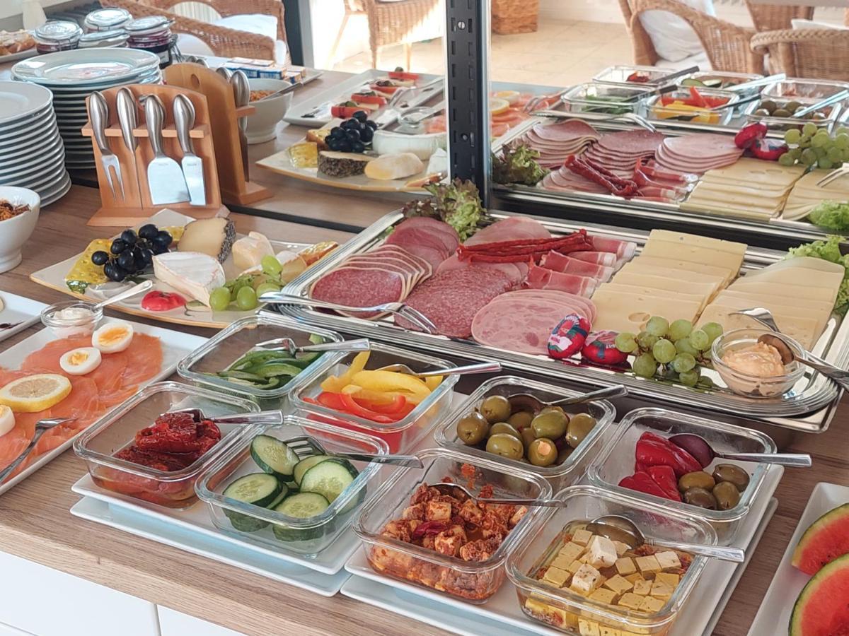 Gaestehaus U Ferienwohnungen Veronika Incl Fruehstuecksbuffet Und Koenigscard Mit 200 Kostenlosen Attraktionen Унтерамергау Екстериор снимка