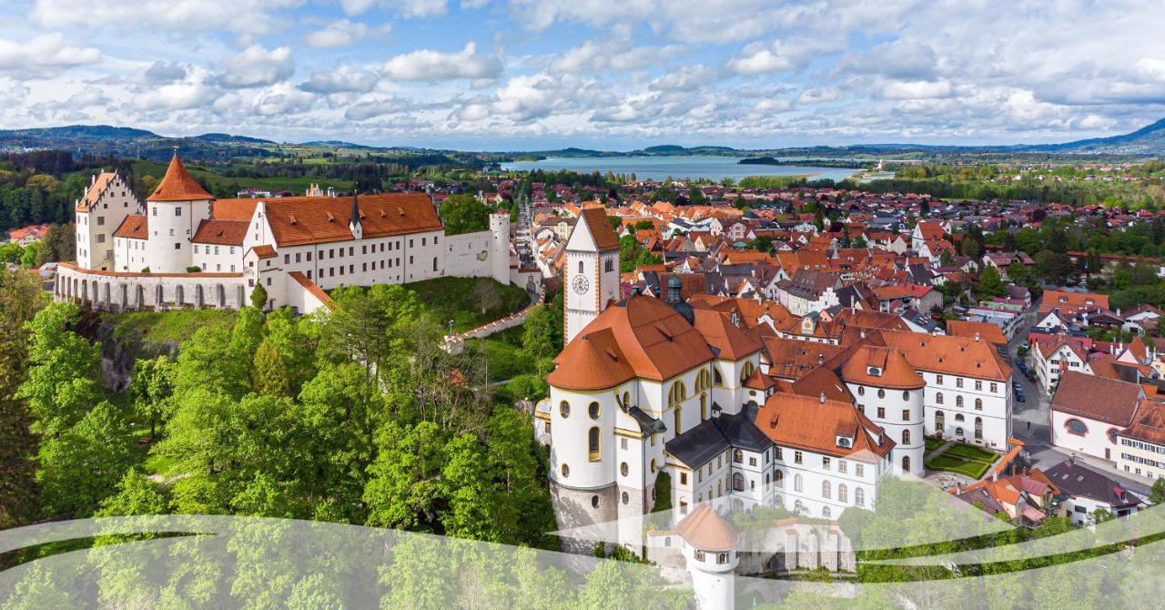 Gaestehaus U Ferienwohnungen Veronika Incl Fruehstuecksbuffet Und Koenigscard Mit 200 Kostenlosen Attraktionen Унтерамергау Екстериор снимка
