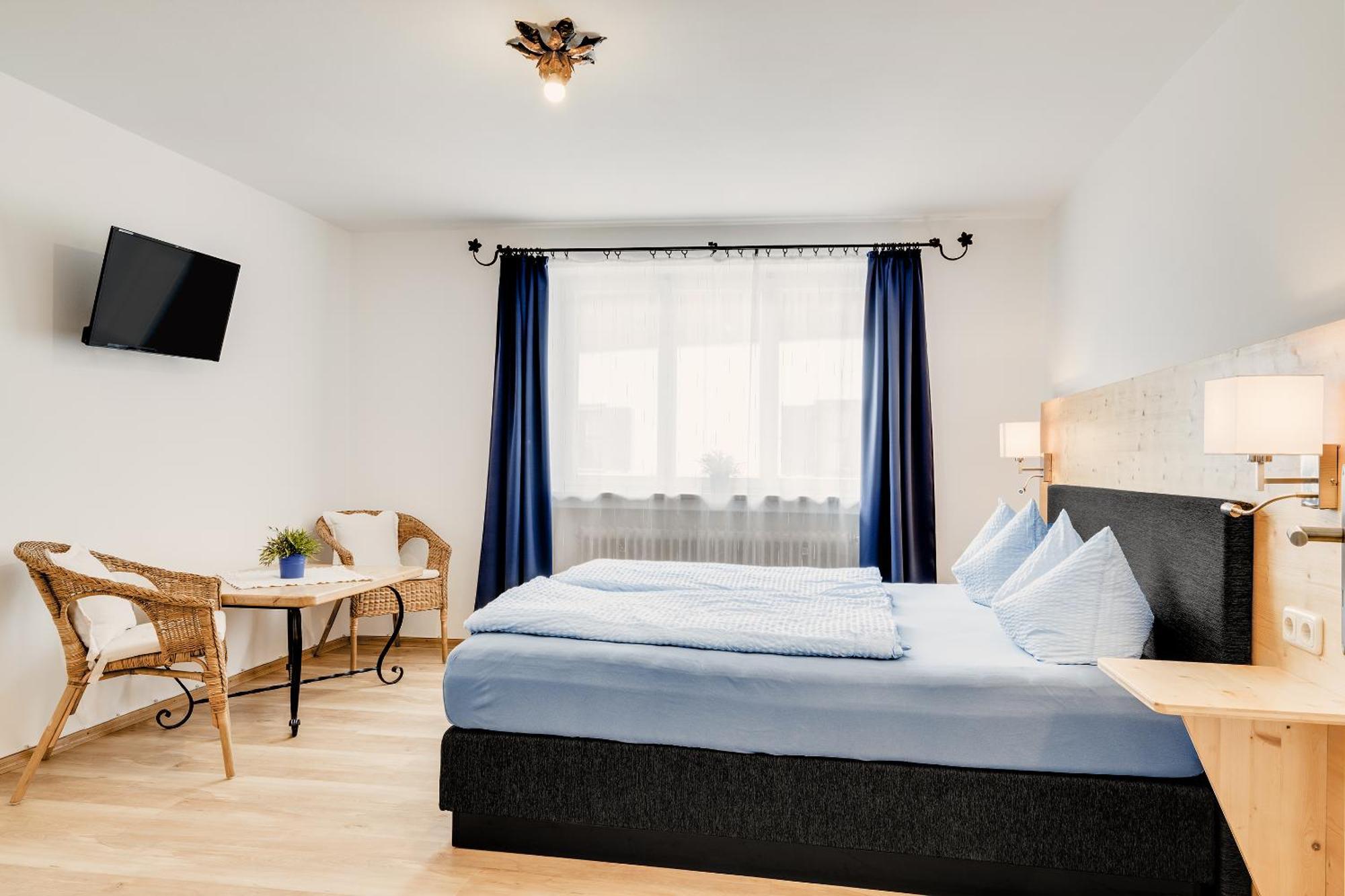 Gaestehaus U Ferienwohnungen Veronika Incl Fruehstuecksbuffet Und Koenigscard Mit 200 Kostenlosen Attraktionen Унтерамергау Екстериор снимка